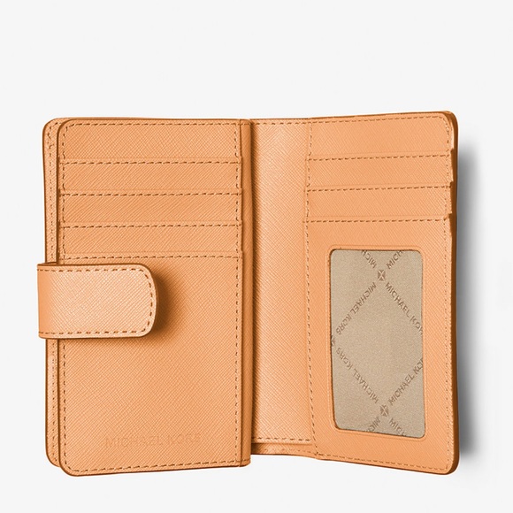 MICHAEL KORS
Medium Crossgrain Leather Wallet
Cider
NWT - Picture 2 of 16